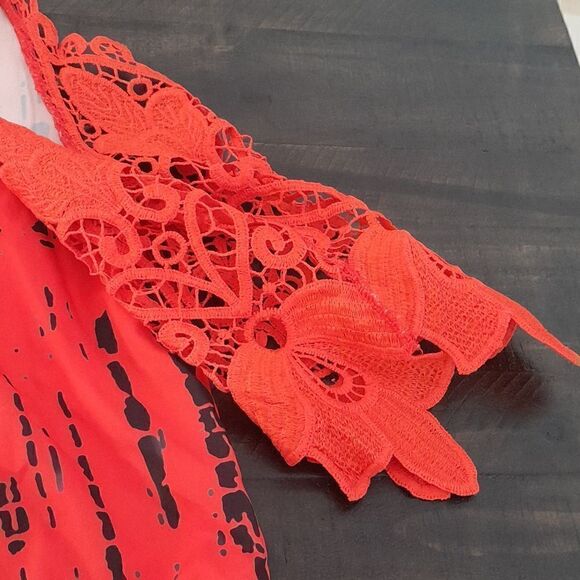 Cut out shoulder blouse zipper on front size large great condition like new - Picture 4 of 5